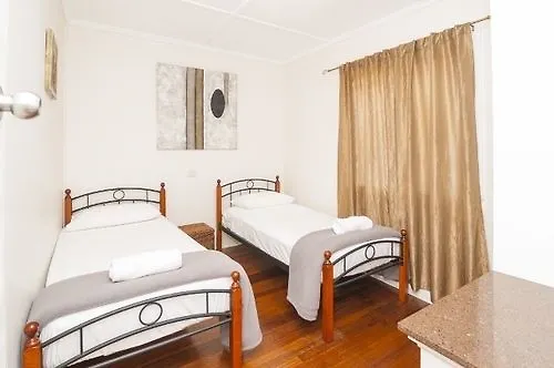 Golden Shores Motel Bilinga